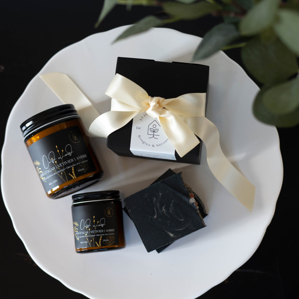 Bougie parfumée Bois d’Agar & Ambre Oud Wood, cire de soya naturelle, mèche en bois, parfum oriental chaud et sensuel.