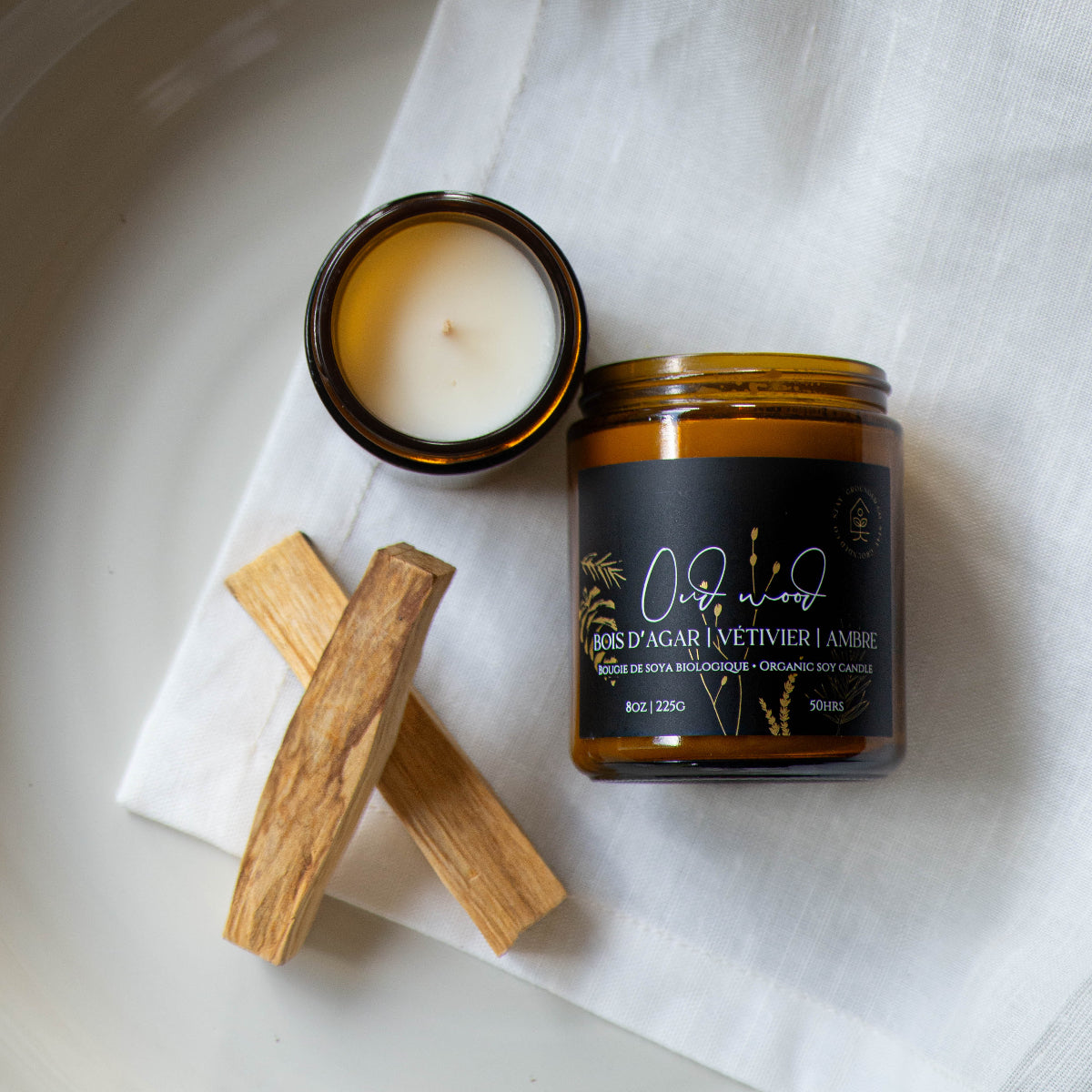 Bougie parfumée Bois d’Agar & Ambre Oud Wood, cire de soya naturelle, mèche en bois, parfum oriental chaud et sensuel.