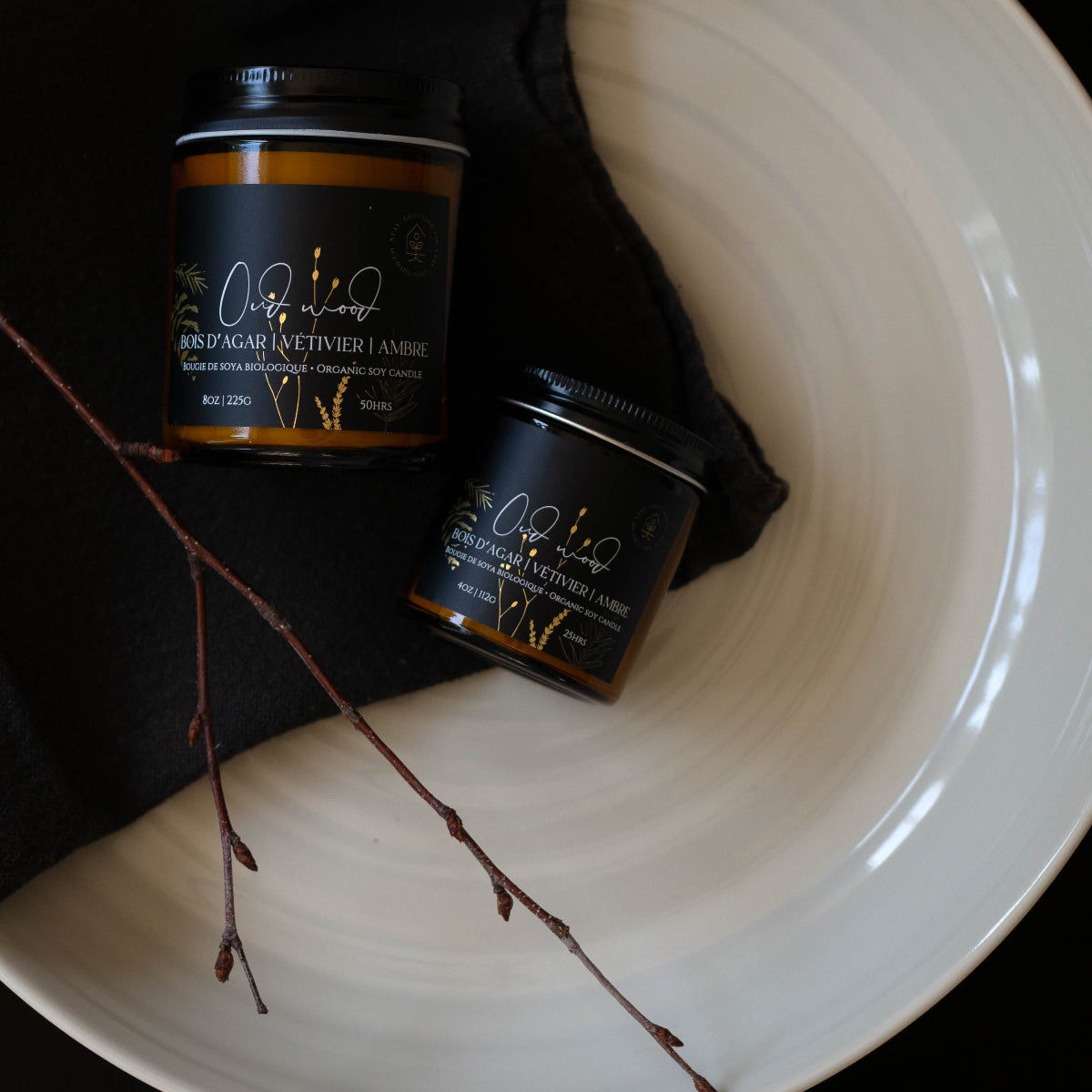 Bougie parfumée Bois d’Agar & Ambre Oud Wood, cire de soya naturelle, mèche en bois, parfum oriental chaud et sensuel.