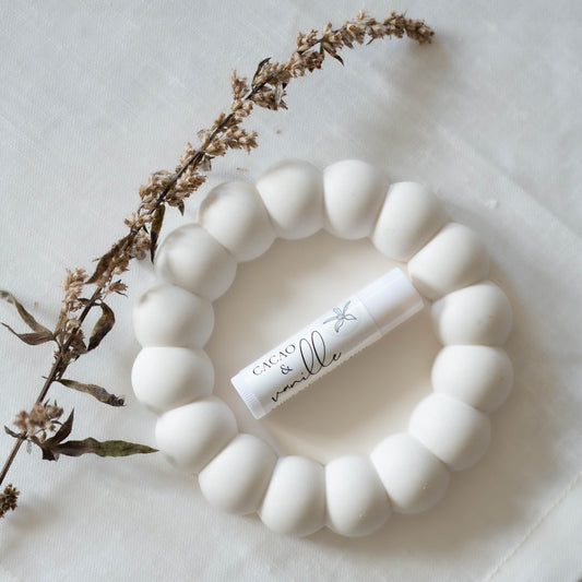 Baume à lèvres naturel au beurre de cacao biologique, huile de tournesol du Québec et vanille, fabriqué à la main par staygroundedco