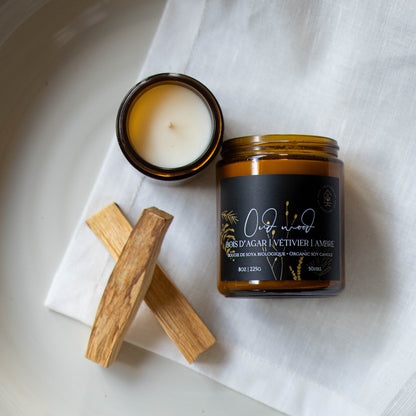 Bougie parfumée Bois d’Agar & Ambre Oud Wood, cire de soya naturelle, mèche en bois, parfum oriental chaud et sensuel.