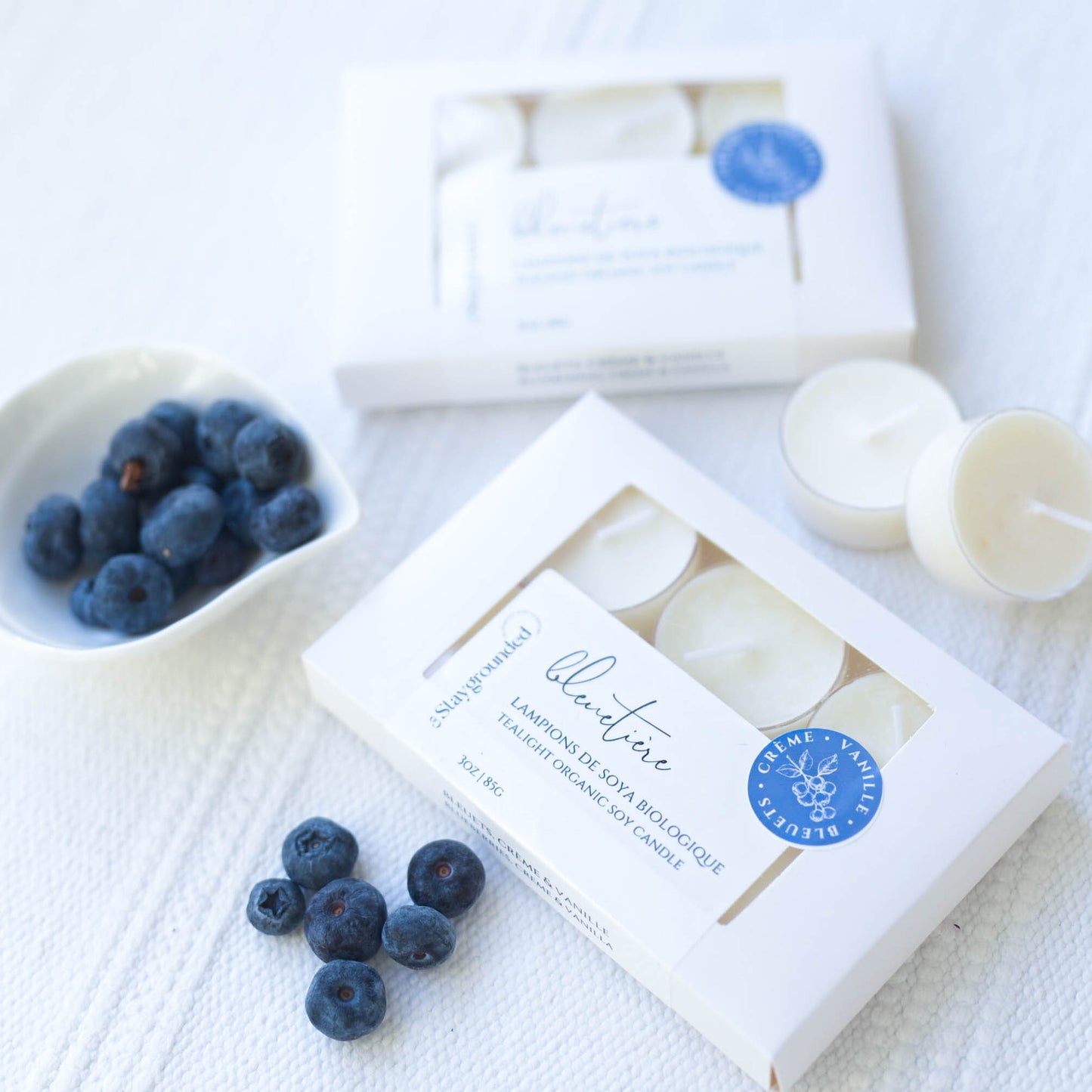 Lampions en cire de soya biologique aux notes de bleuets, sucre de canne et vanille, fabriqués à la main au Québec par staygroundedco. Vue 2.