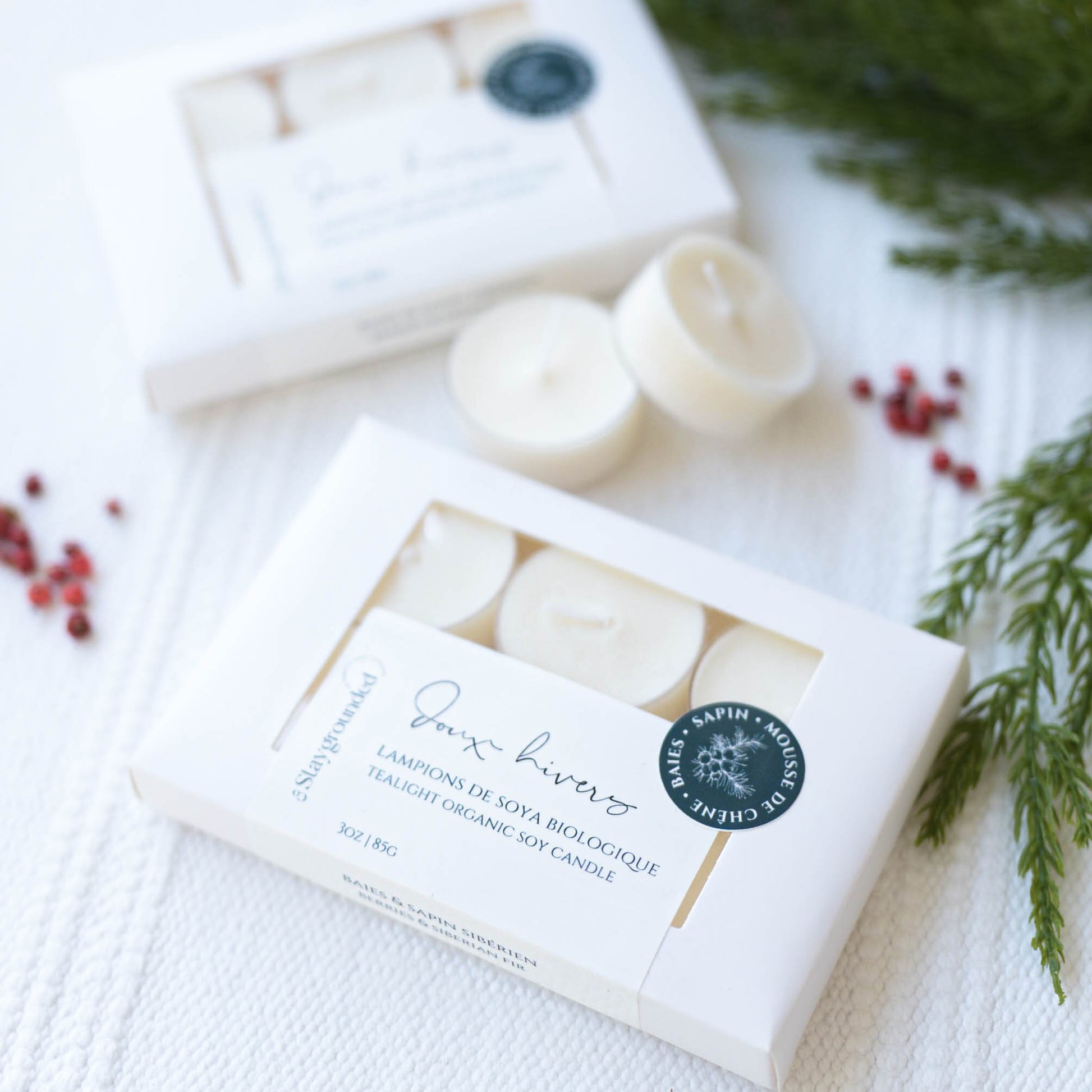 Lampions en cire de soya biologique parfumés au sapin sibérien, cèdre et baies sucrées, fabriqués à la main au Québec par staygroundedco. Vue 2.