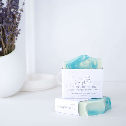 Savon naturel au beurre de cacao et au parfum de fleurs de coton, inspiré par la nature, fabriqué au Québec par staygroundedco