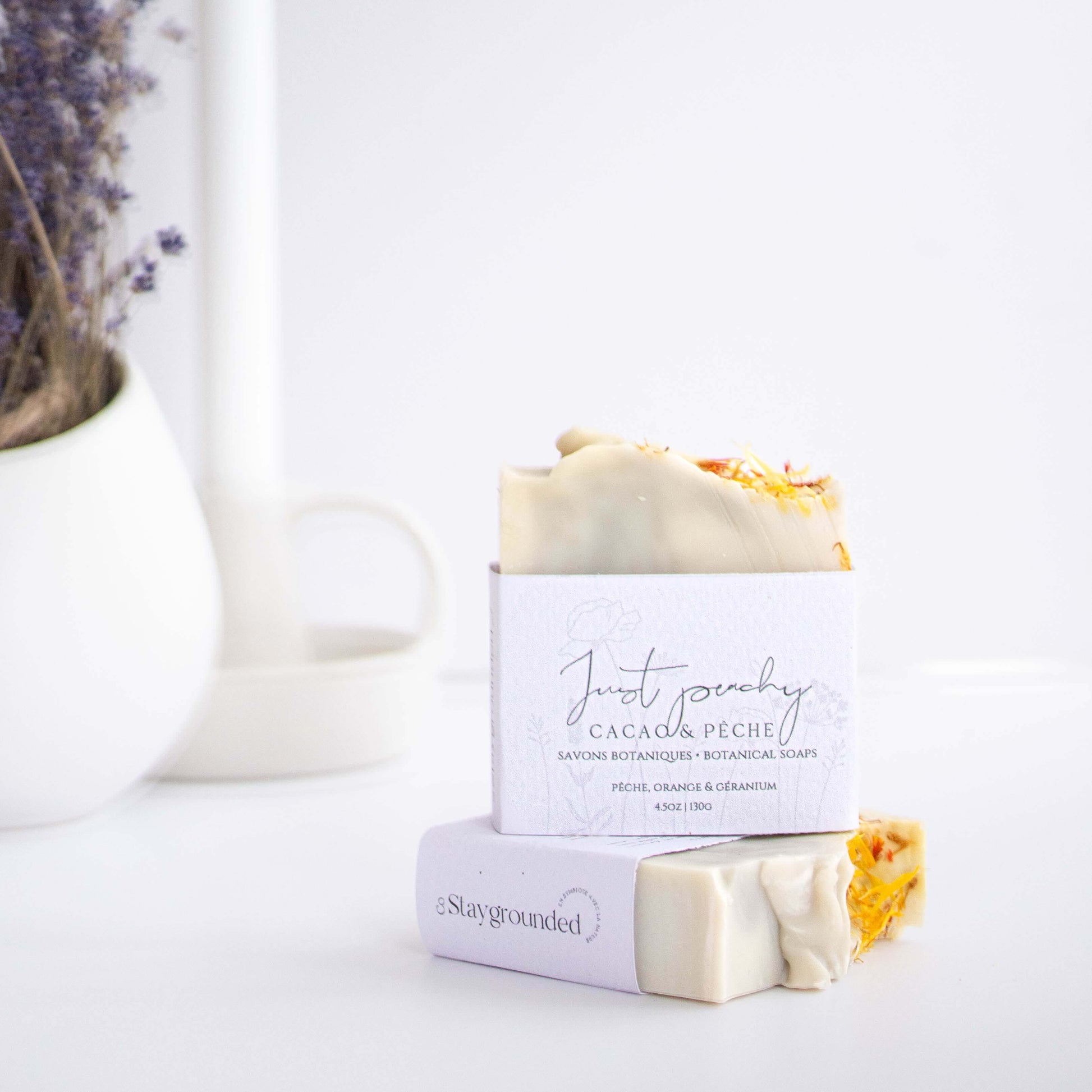 Savon naturel au beurre de cacao et au parfum de pêche, inspiré par la nature, fabriqué au Québec par staygroundedco.
