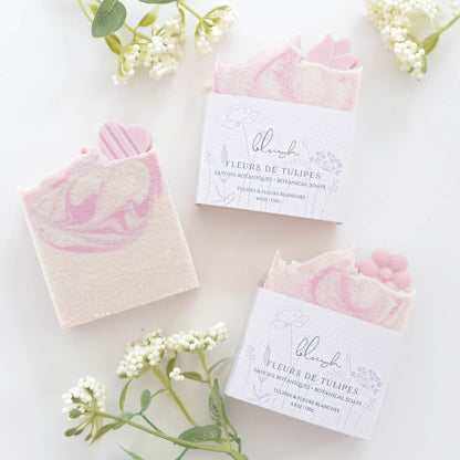 Savon naturel aux pétales de tulipes et beurre de karité, enrichi d'huiles bio, inspiré par la nature, fabriqué au Québec par staygroundedco. 3 variantes