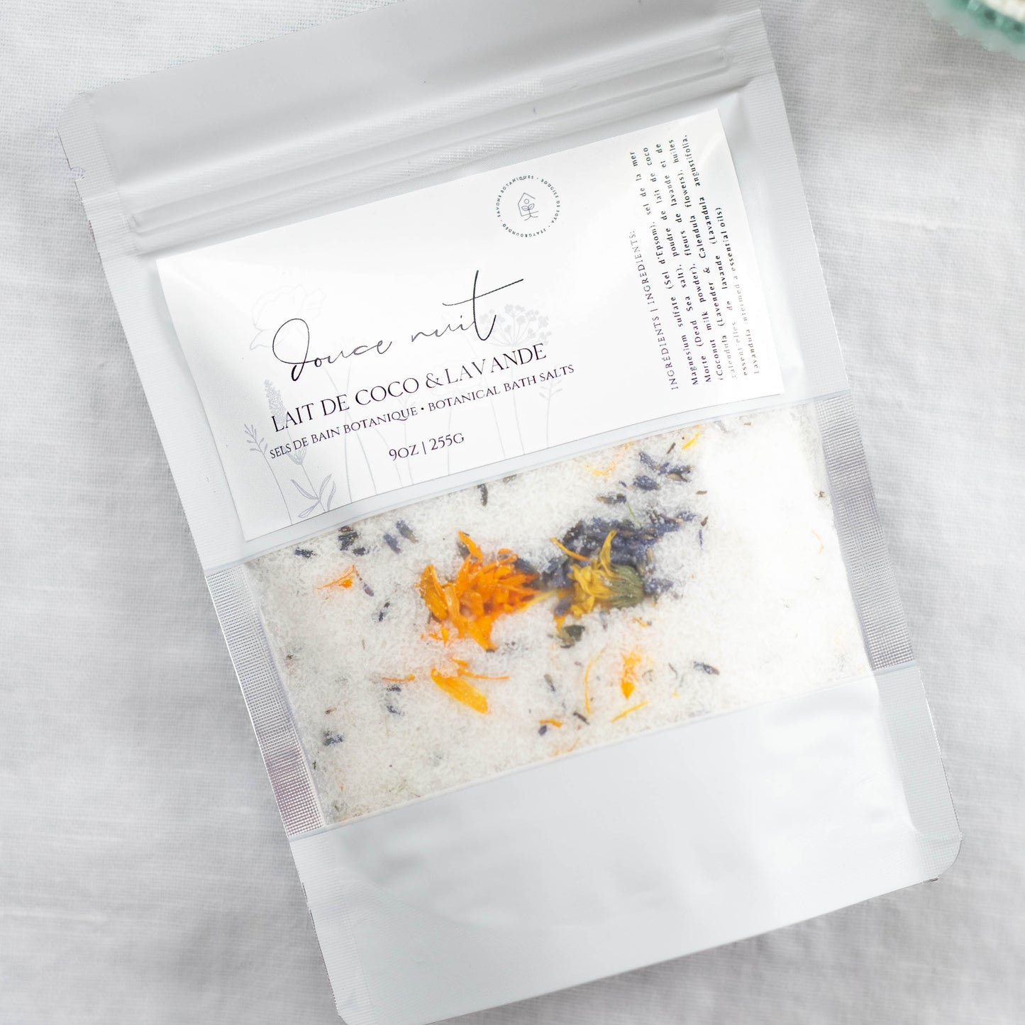 Sels de bain naturels au lait de coco, sel d'Epsom et lavande avec fleurs séchées, fabriqués à la main au Québec par staygroundedco