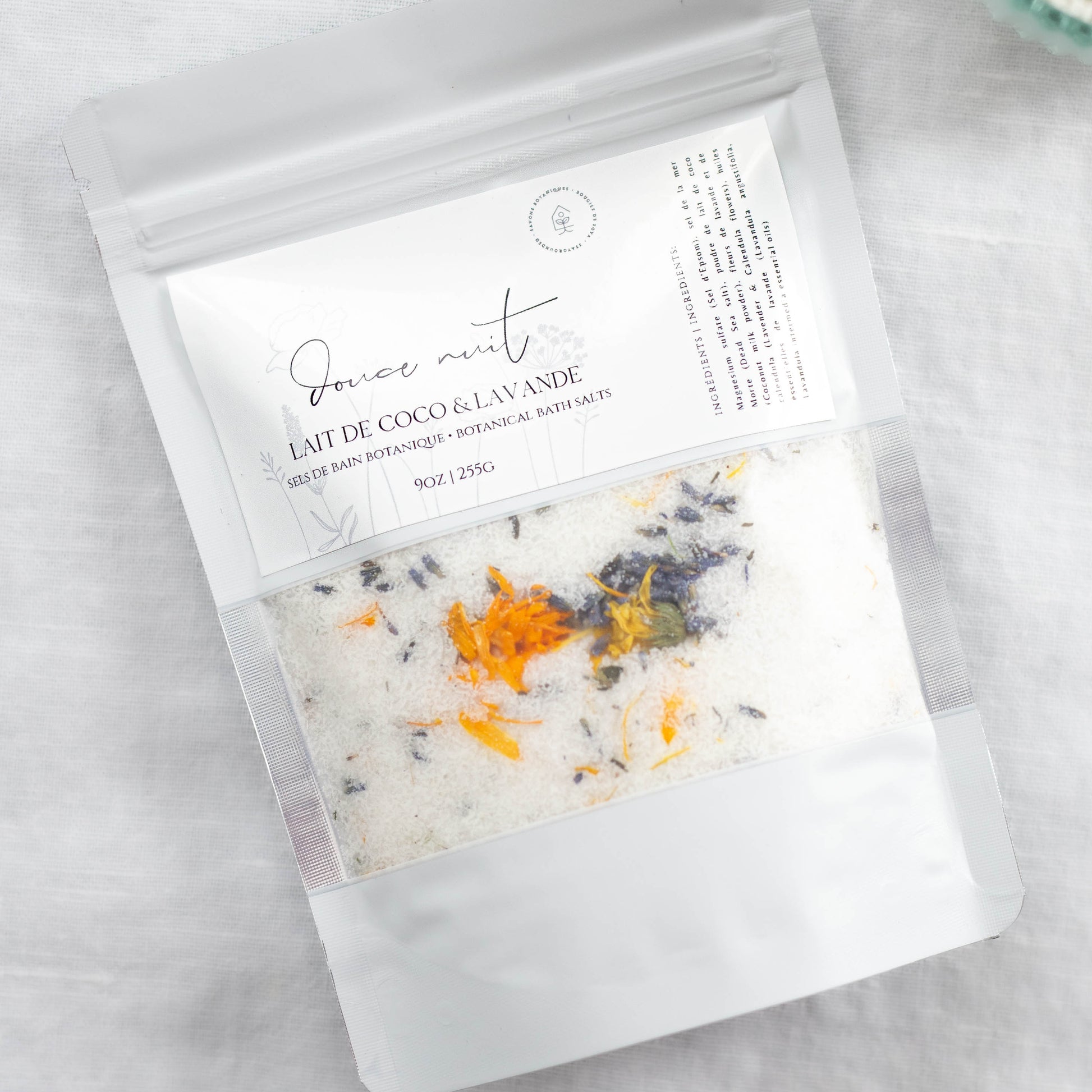 Sels de bain naturels au lait de coco, sel d'Epsom et lavande avec fleurs séchées, fabriqués à la main au Québec par staygroundedco